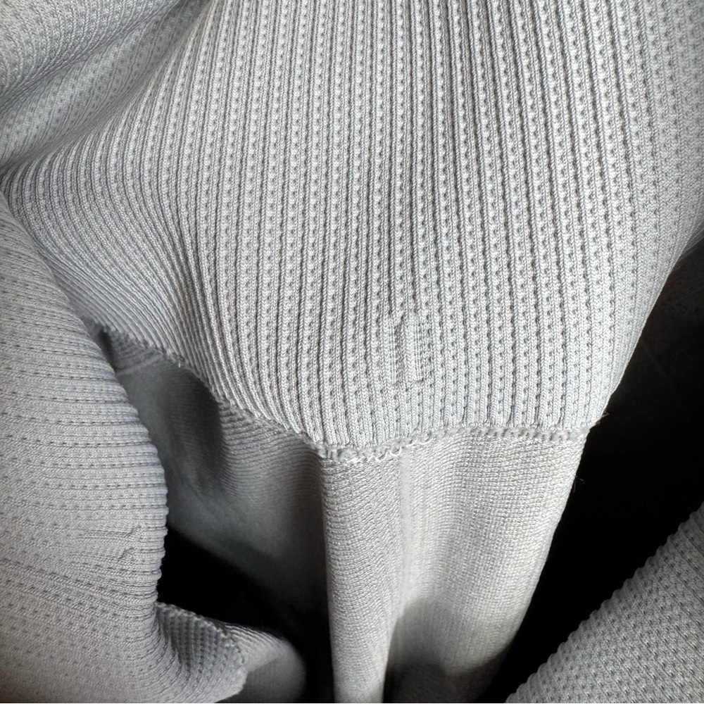 Lululemon Awakening Crop leggings Taryn Toomey 17". Sz 4. Gray. Ruched leg. - Picture 13 of 15